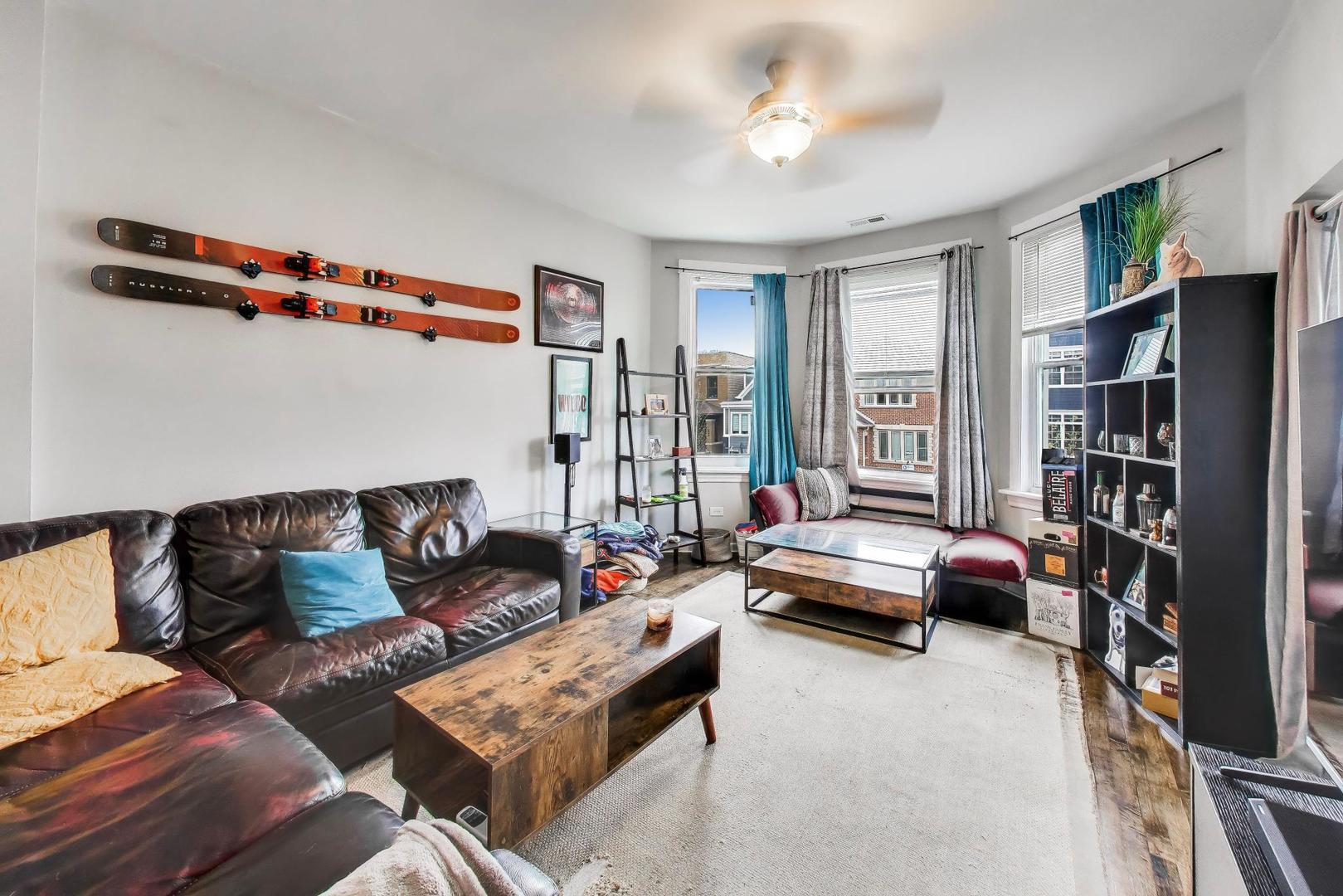 2955 North Gresham Avenue Chicago IL 60618