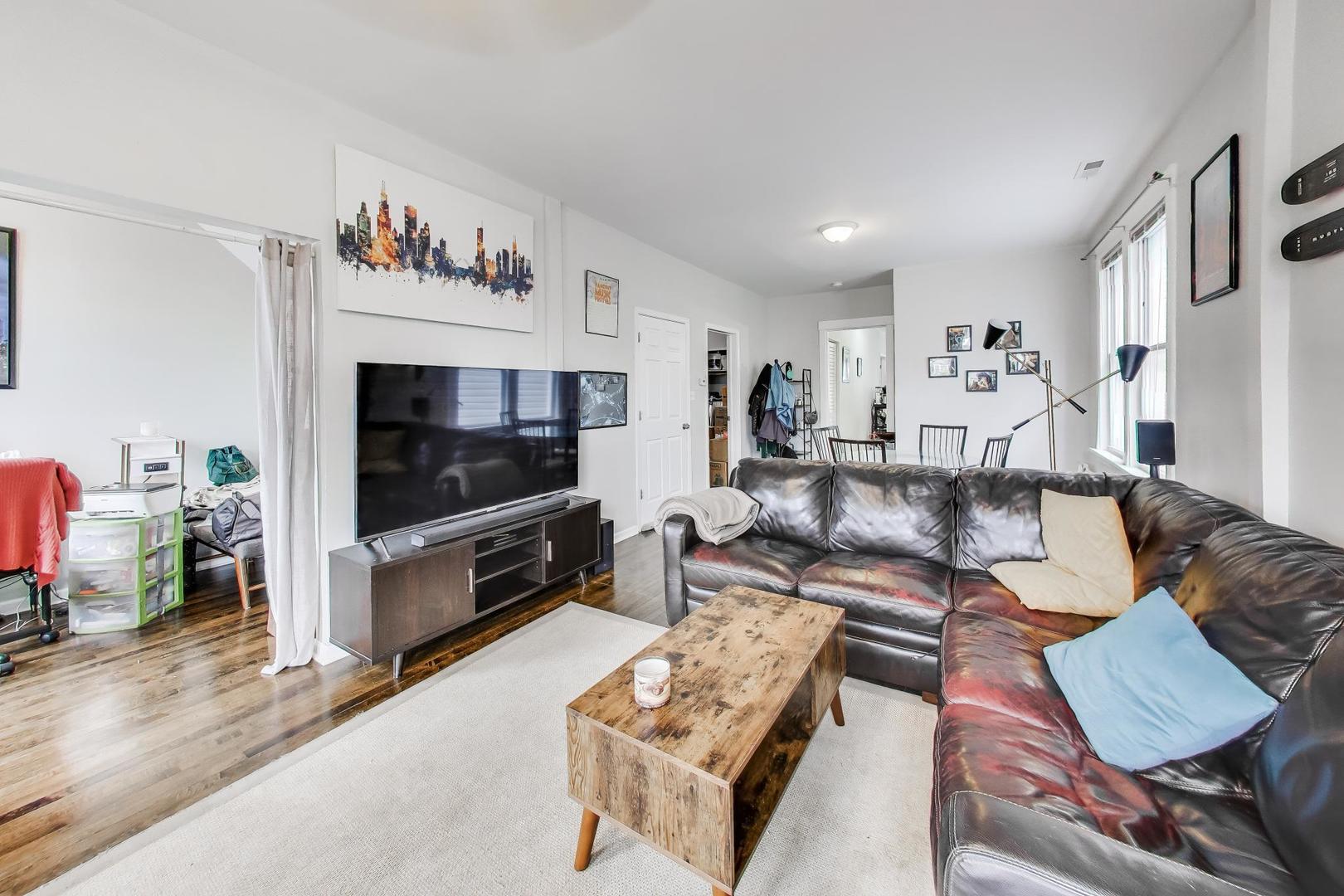 2955 North Gresham Avenue Chicago IL 60618