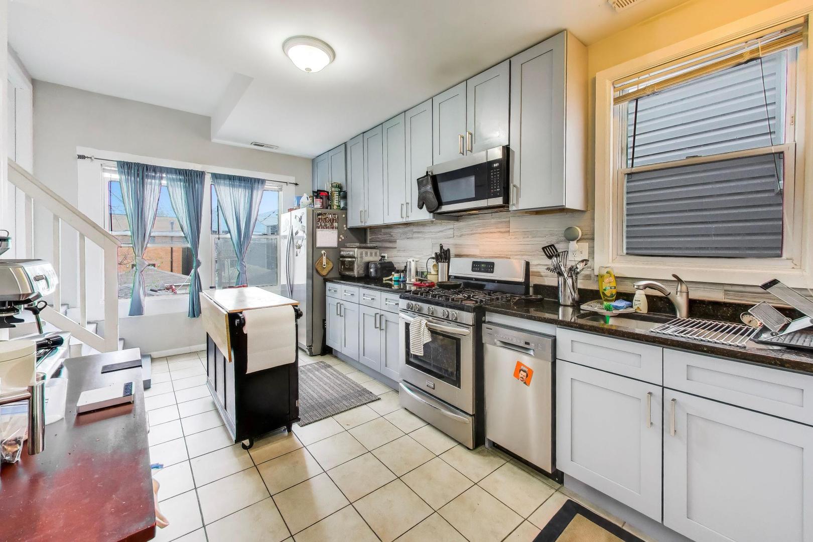 2955 North Gresham Avenue Chicago IL 60618