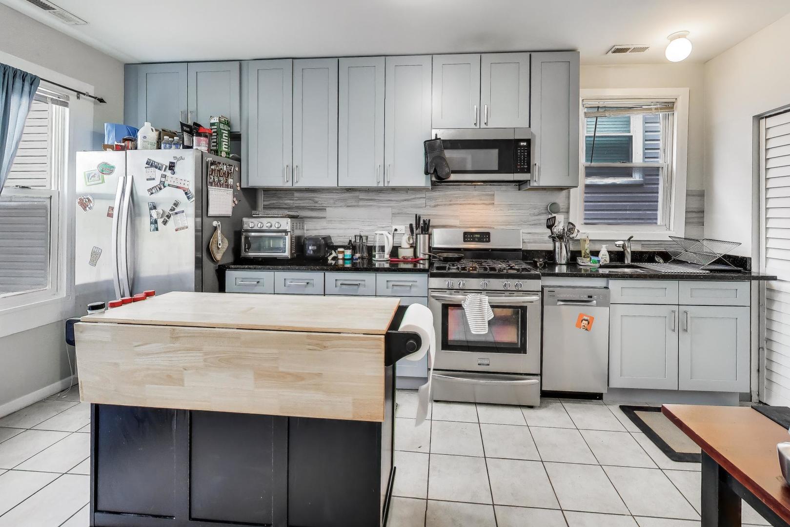 2955 North Gresham Avenue Chicago IL 60618