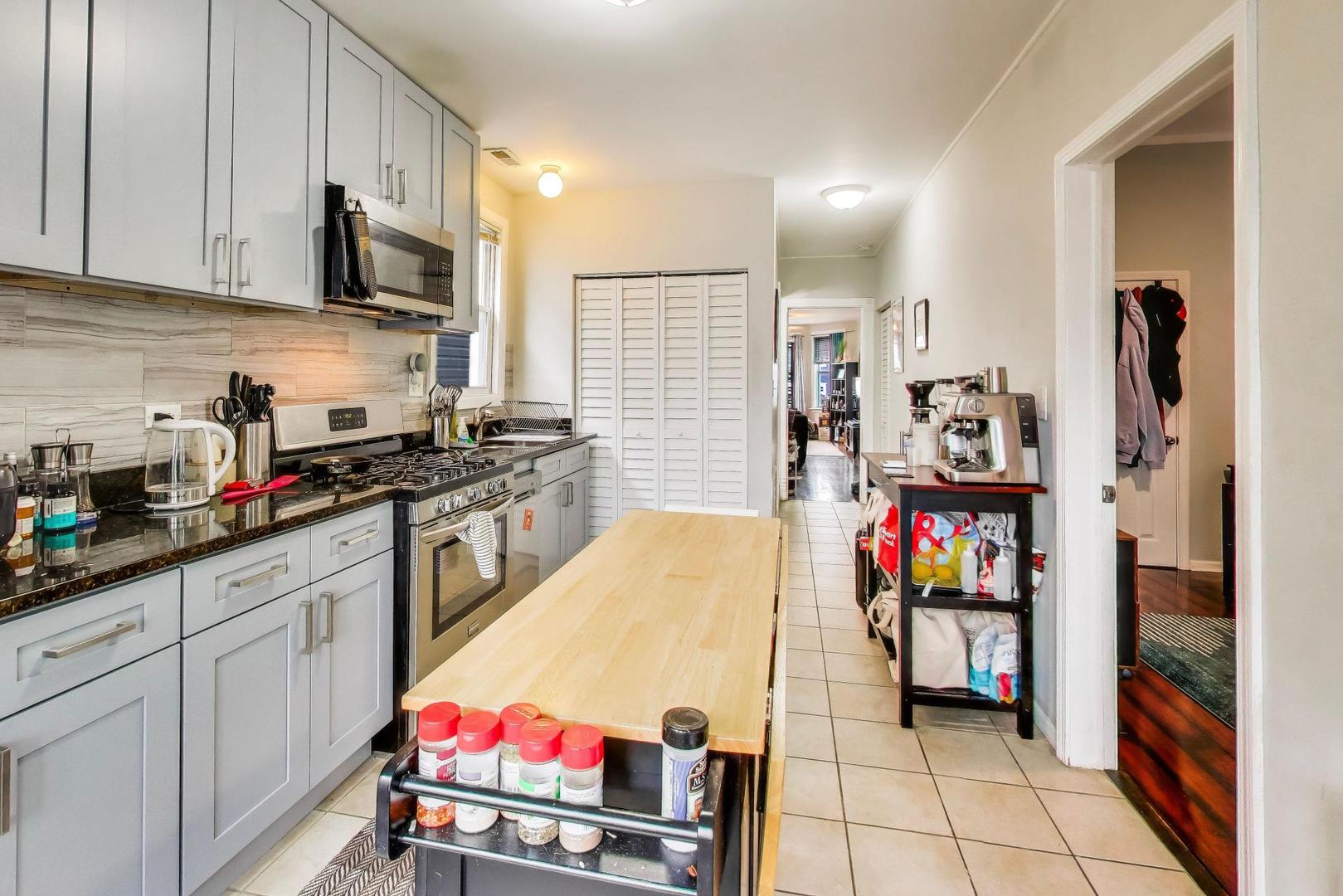 2955 North Gresham Avenue Chicago IL 60618