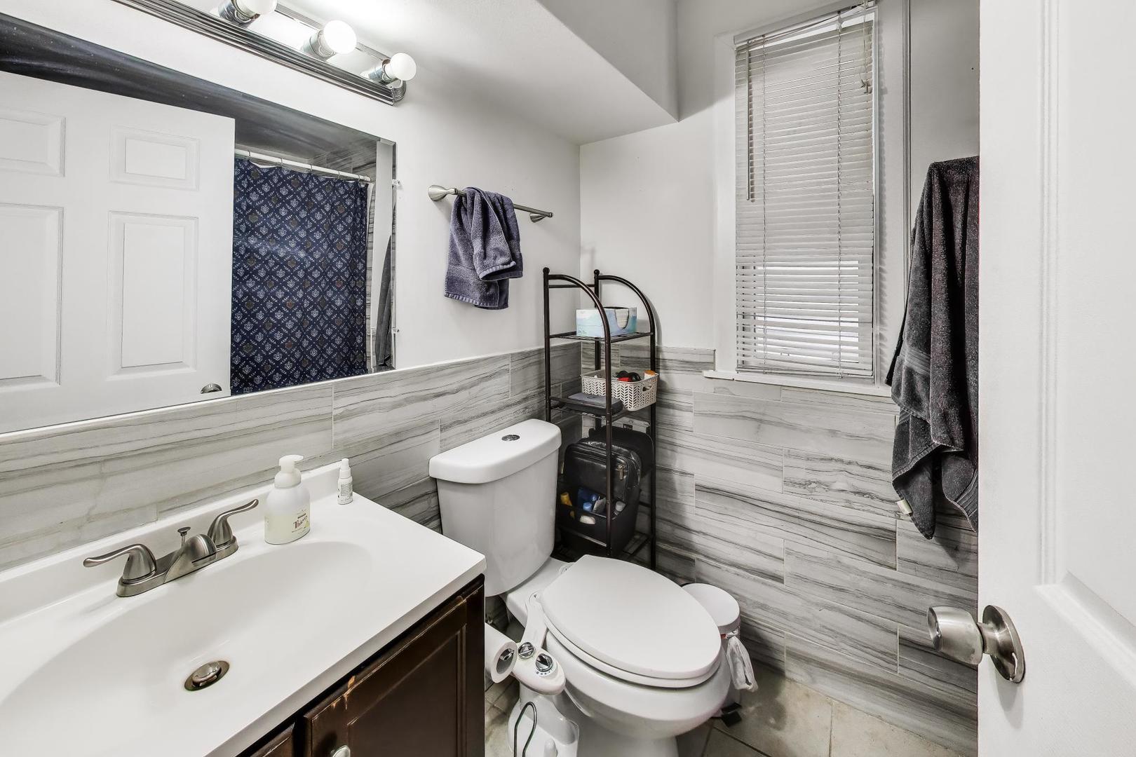 2955 North Gresham Avenue Chicago IL 60618