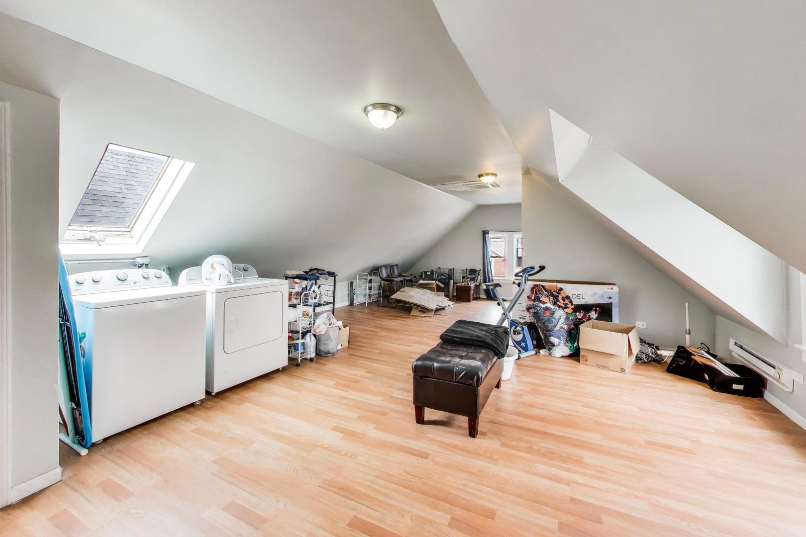 2955 North Gresham Avenue Chicago IL 60618