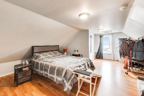 2955 North Gresham Avenue Chicago IL 60618