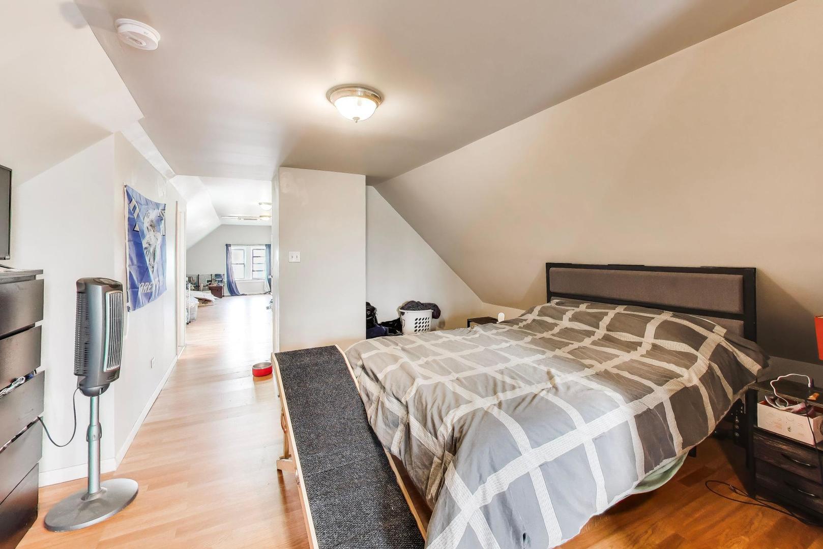2955 North Gresham Avenue Chicago IL 60618