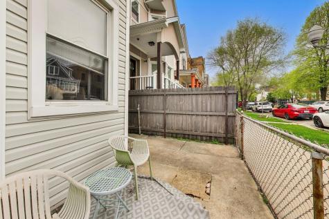 2955 North Gresham Avenue Chicago IL 60618