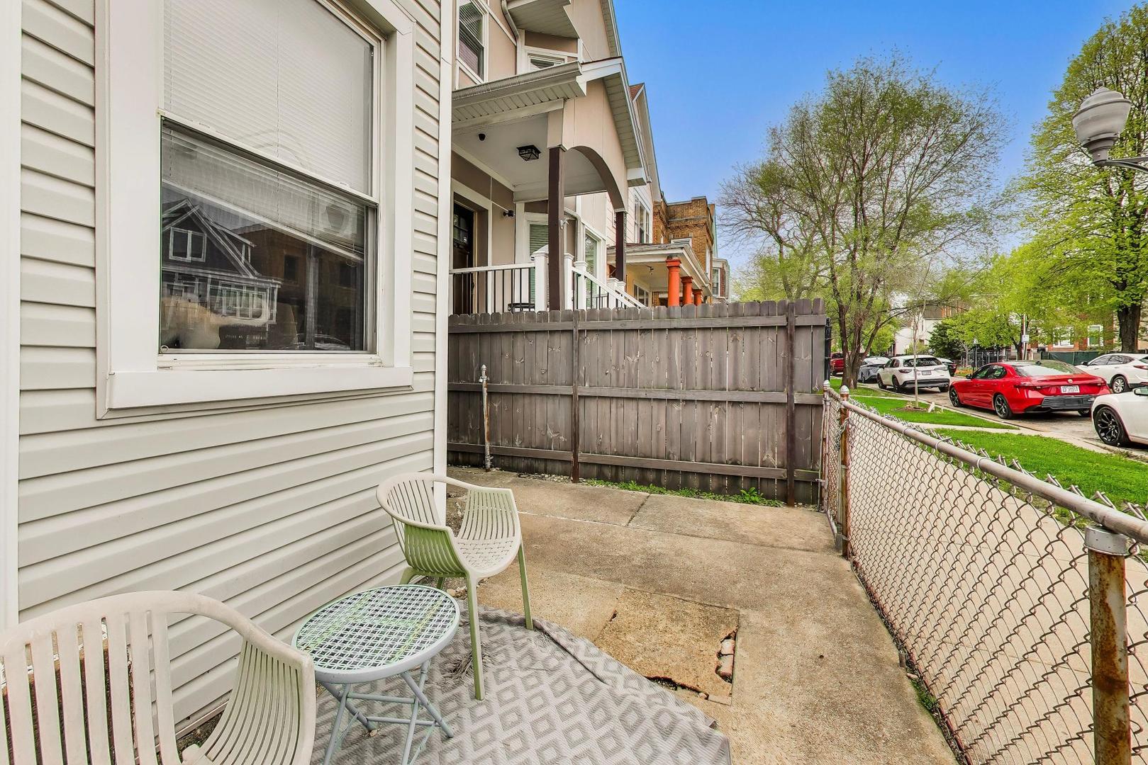 2955 North Gresham Avenue Chicago IL 60618