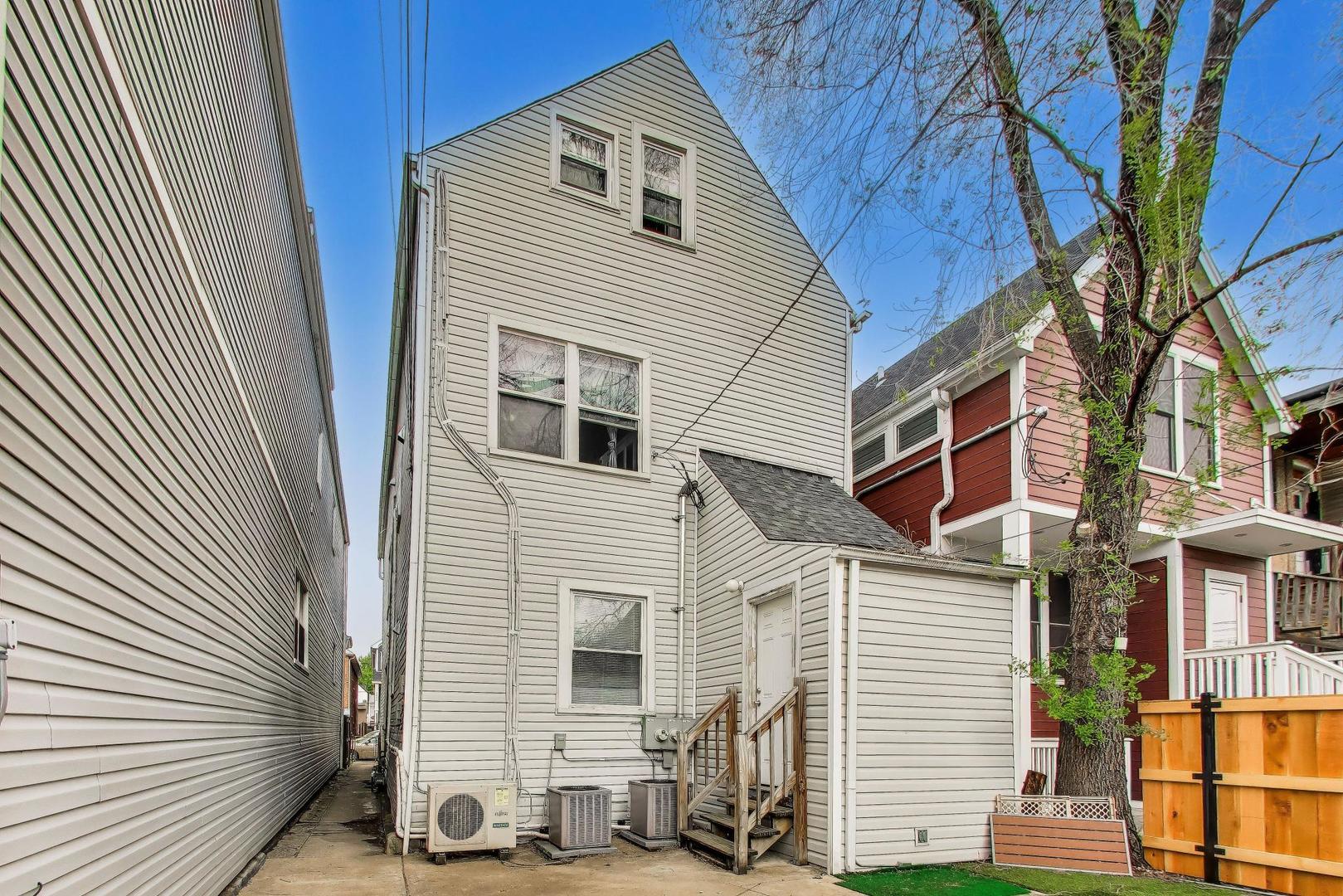 2955 North Gresham Avenue Chicago IL 60618
