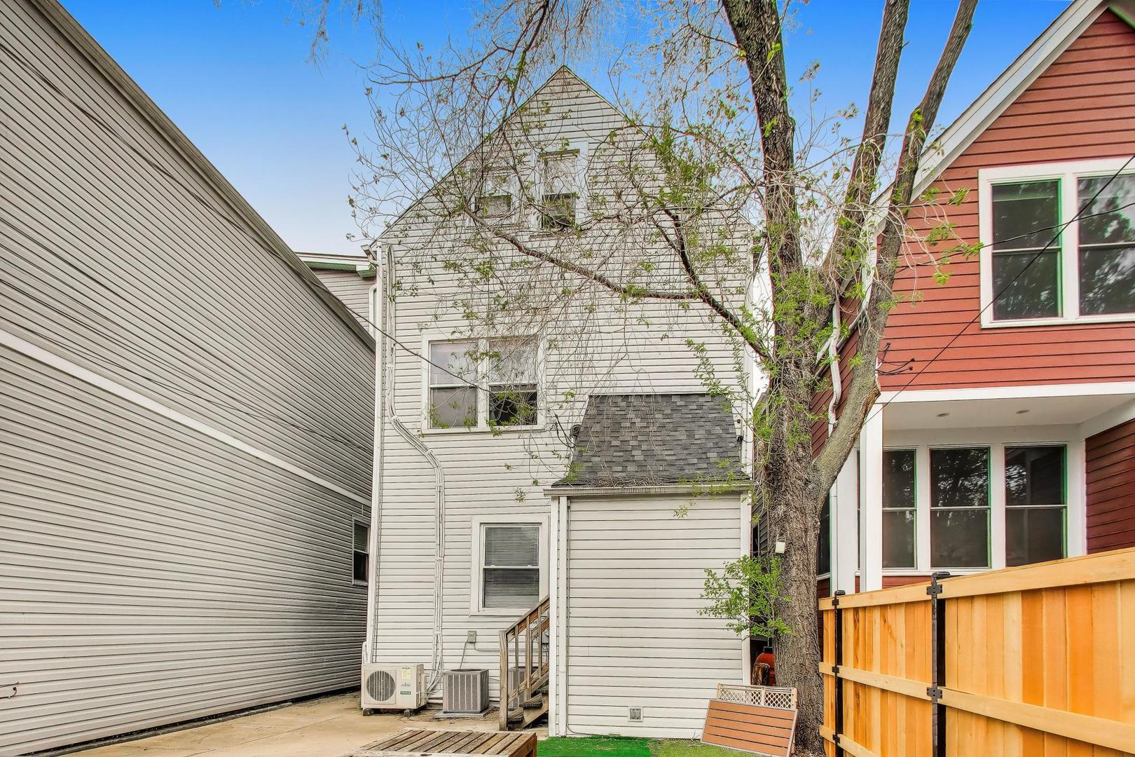 2955 North Gresham Avenue Chicago IL 60618