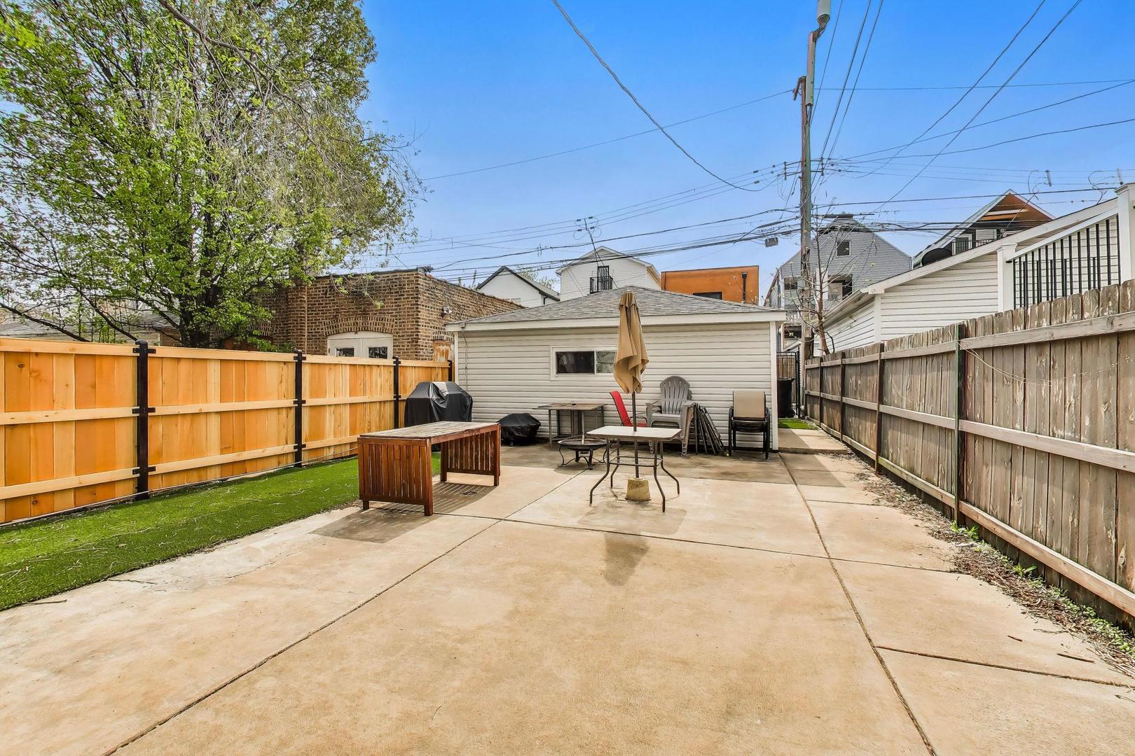 2955 North Gresham Avenue Chicago IL 60618
