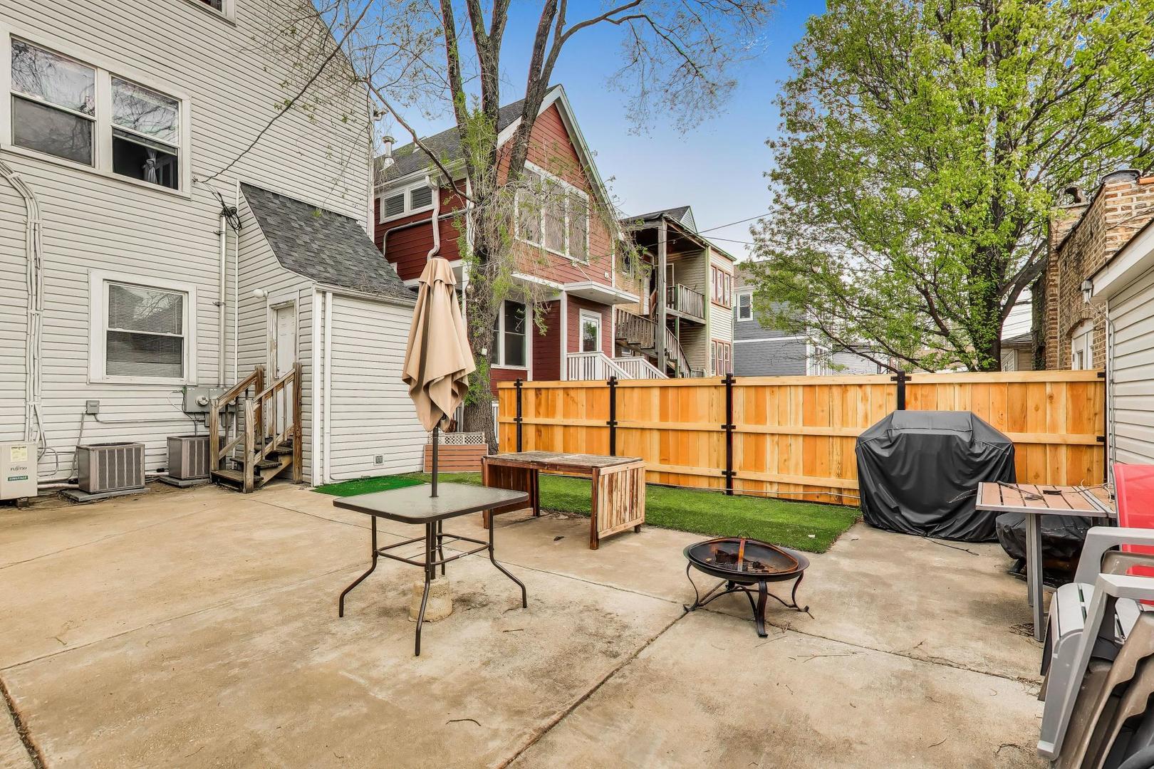 2955 North Gresham Avenue Chicago IL 60618