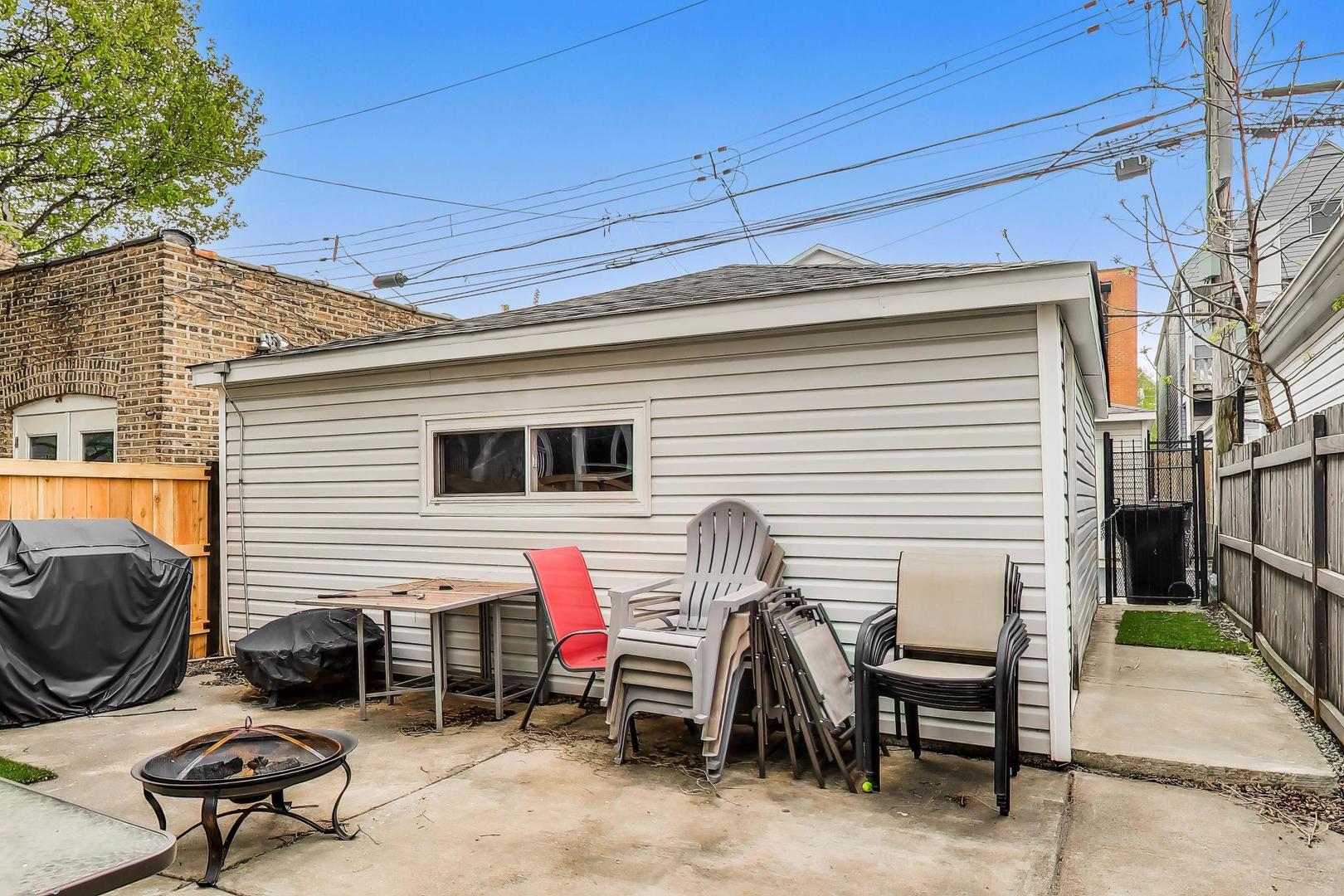 2955 North Gresham Avenue Chicago IL 60618