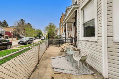 2955 North Gresham Avenue Chicago IL 60618