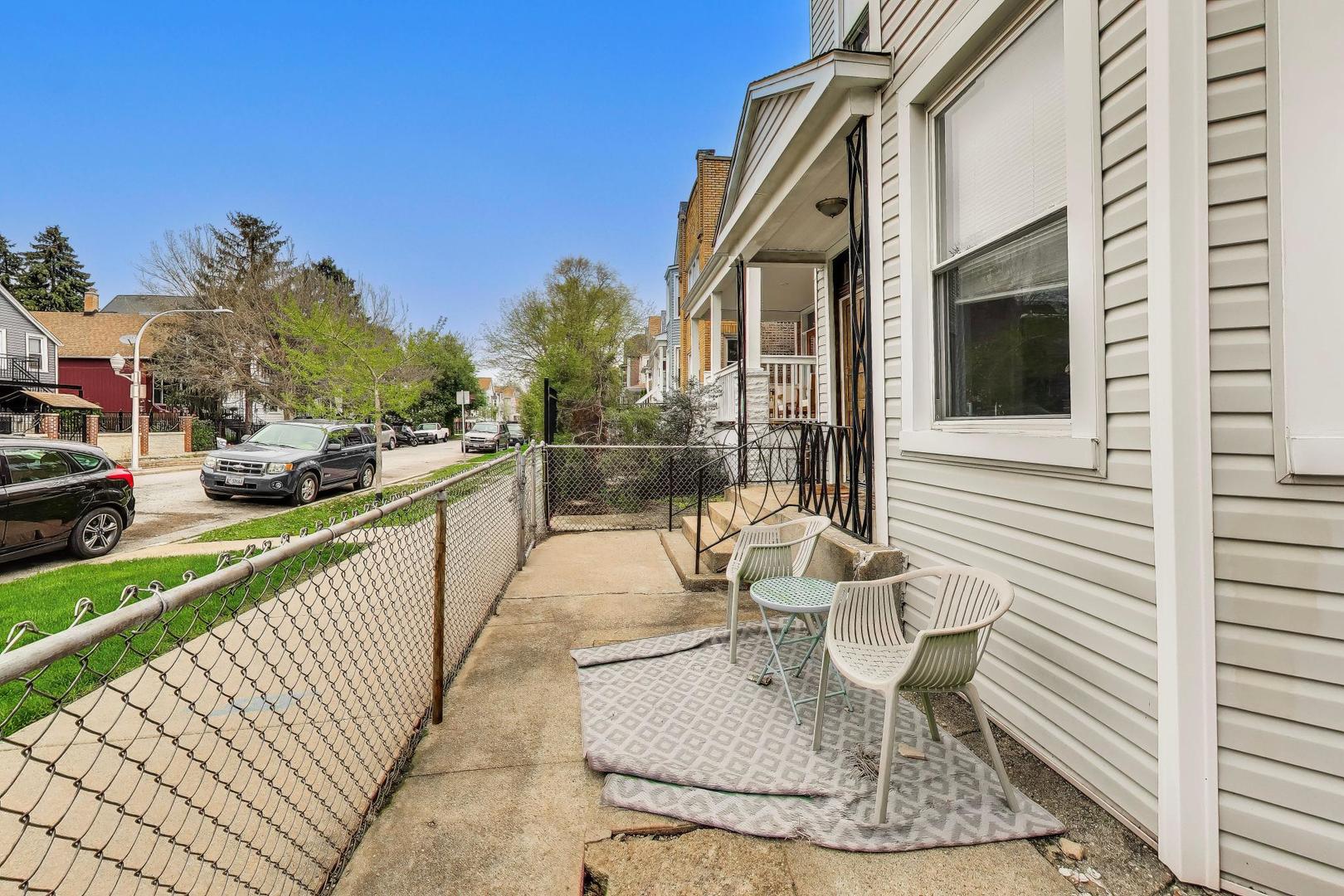 2955 North Gresham Avenue Chicago IL 60618