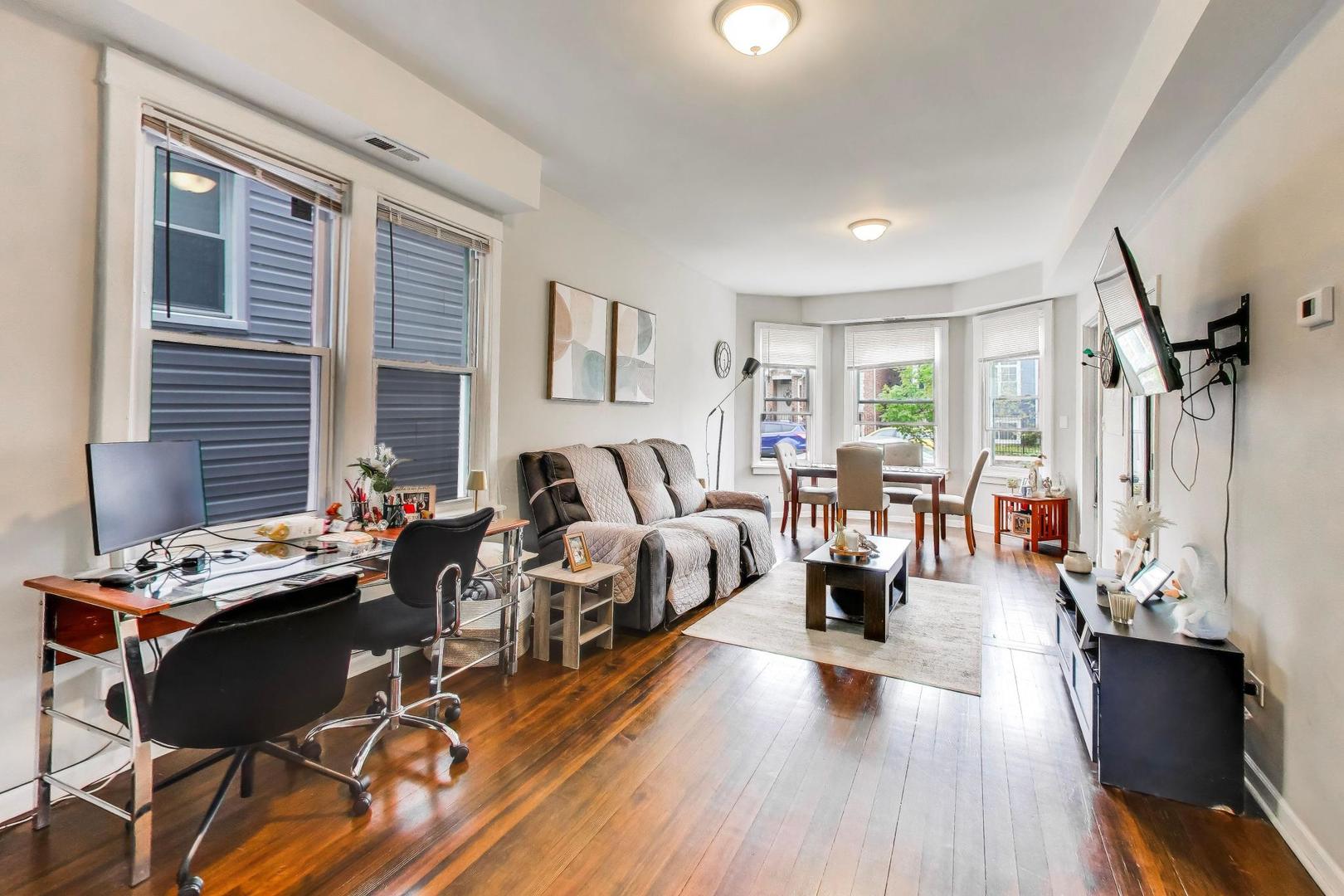 2955 North Gresham Avenue Chicago IL 60618