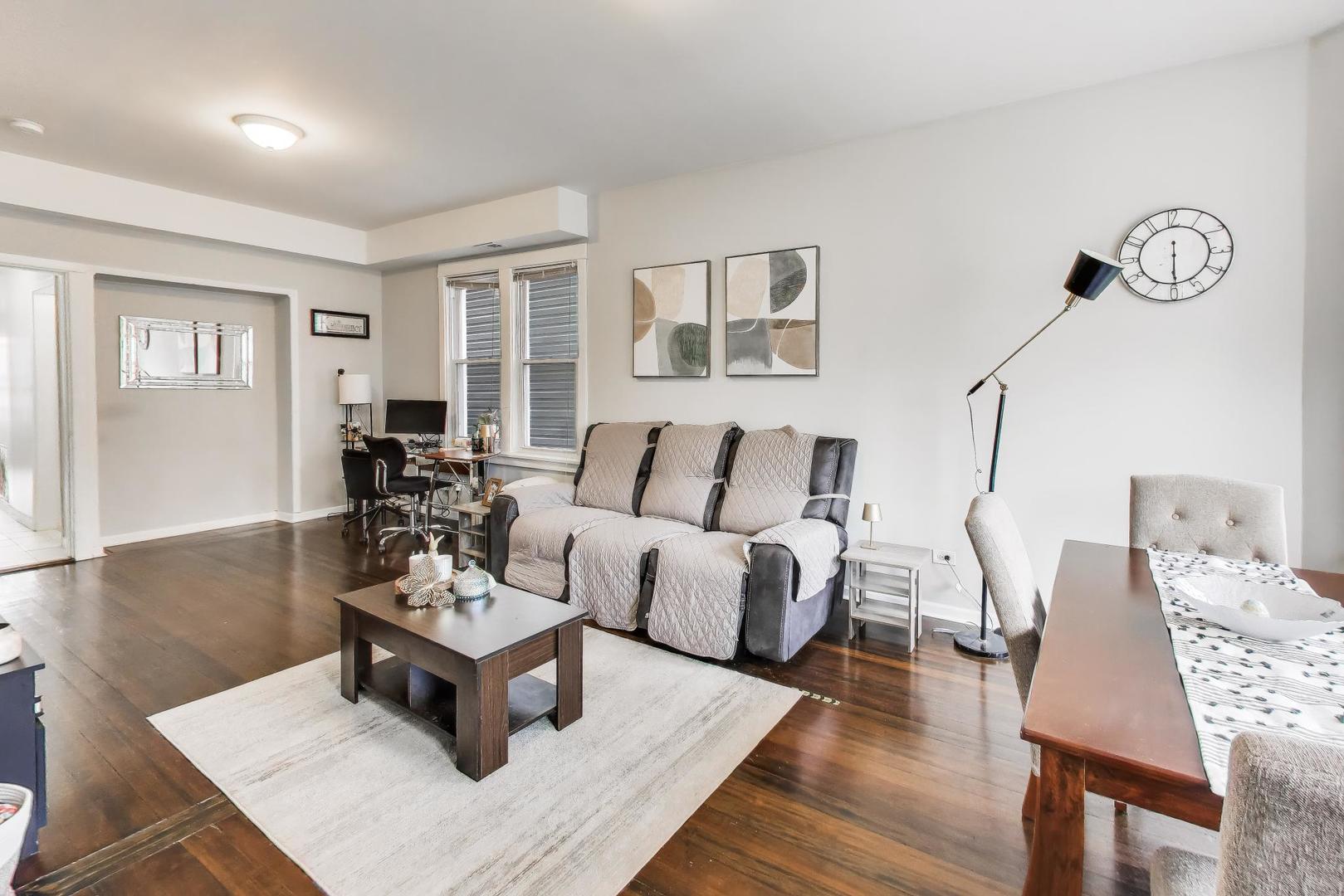 2955 North Gresham Avenue Chicago IL 60618
