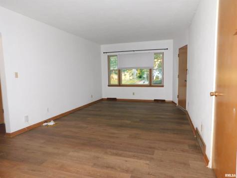 411 34TH Avenue East Moline IL 61244