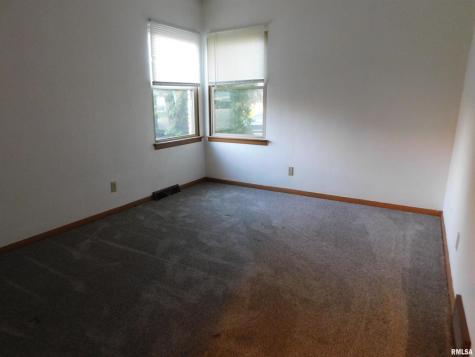 411 34TH Avenue East Moline IL 61244