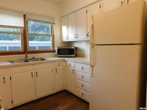 411 34TH Avenue East Moline IL 61244