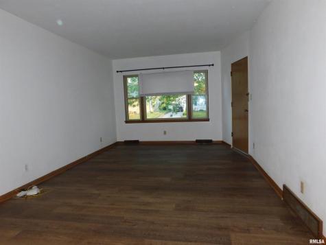 411 34TH Avenue East Moline IL 61244