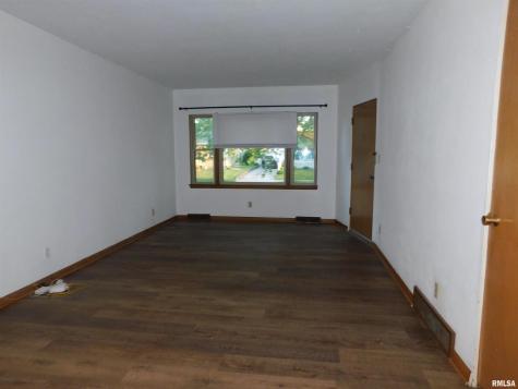 411 34TH Avenue East Moline IL 61244