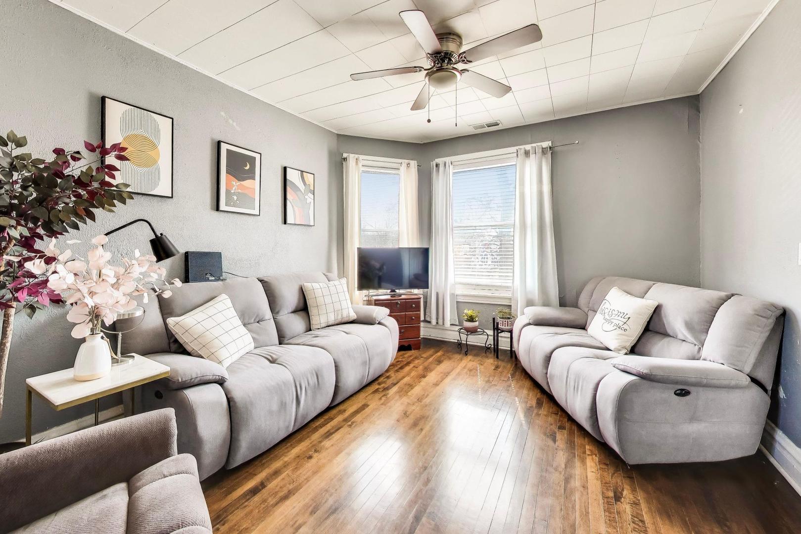 4862 West Cortland Street Chicago IL 60639