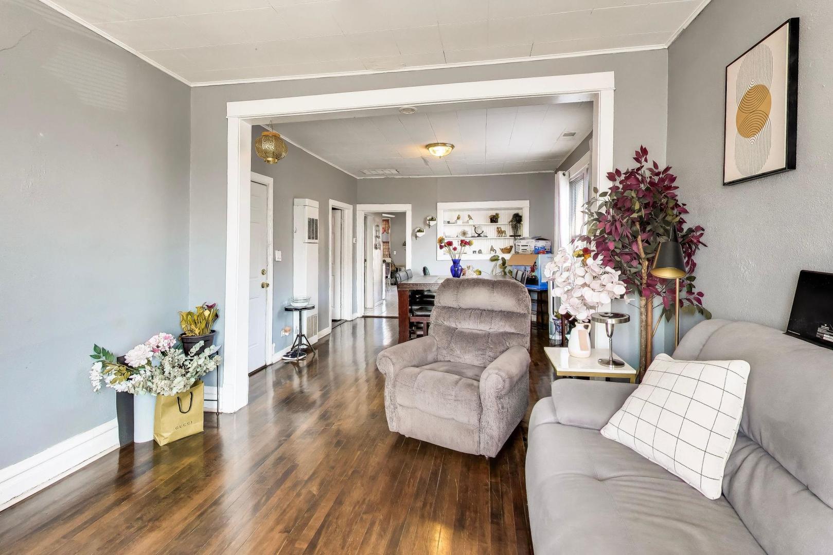 4862 West Cortland Street Chicago IL 60639