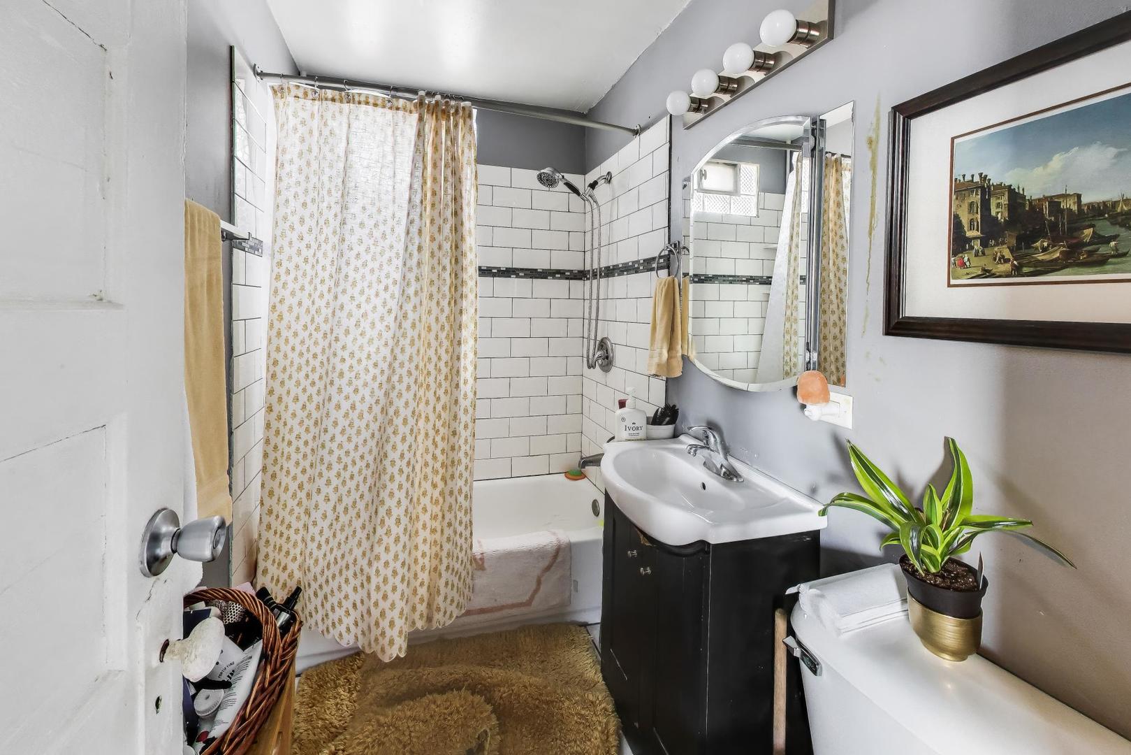 4862 West Cortland Street Chicago IL 60639