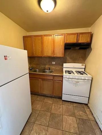 8542 South Lowe Avenue Chicago IL 60620