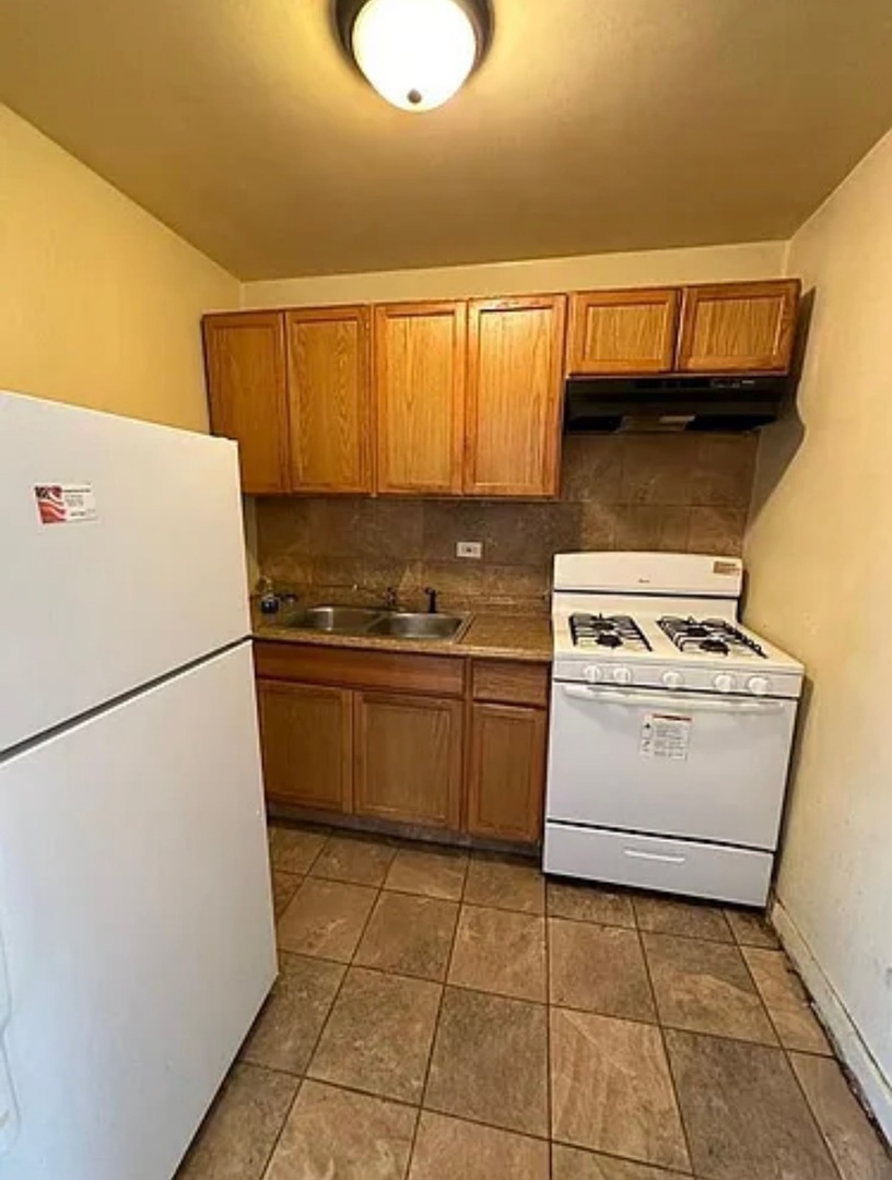 8542 South Lowe Avenue Chicago IL 60620