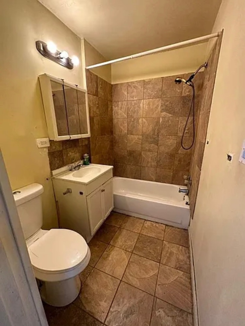 8542 South Lowe Avenue Chicago IL 60620