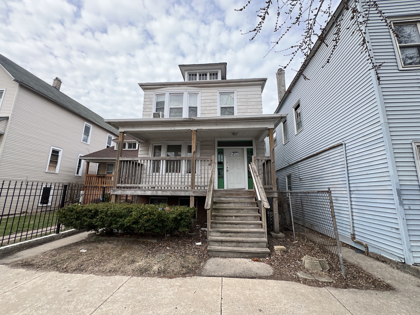 8242 South Houston Avenue Chicago IL 60617