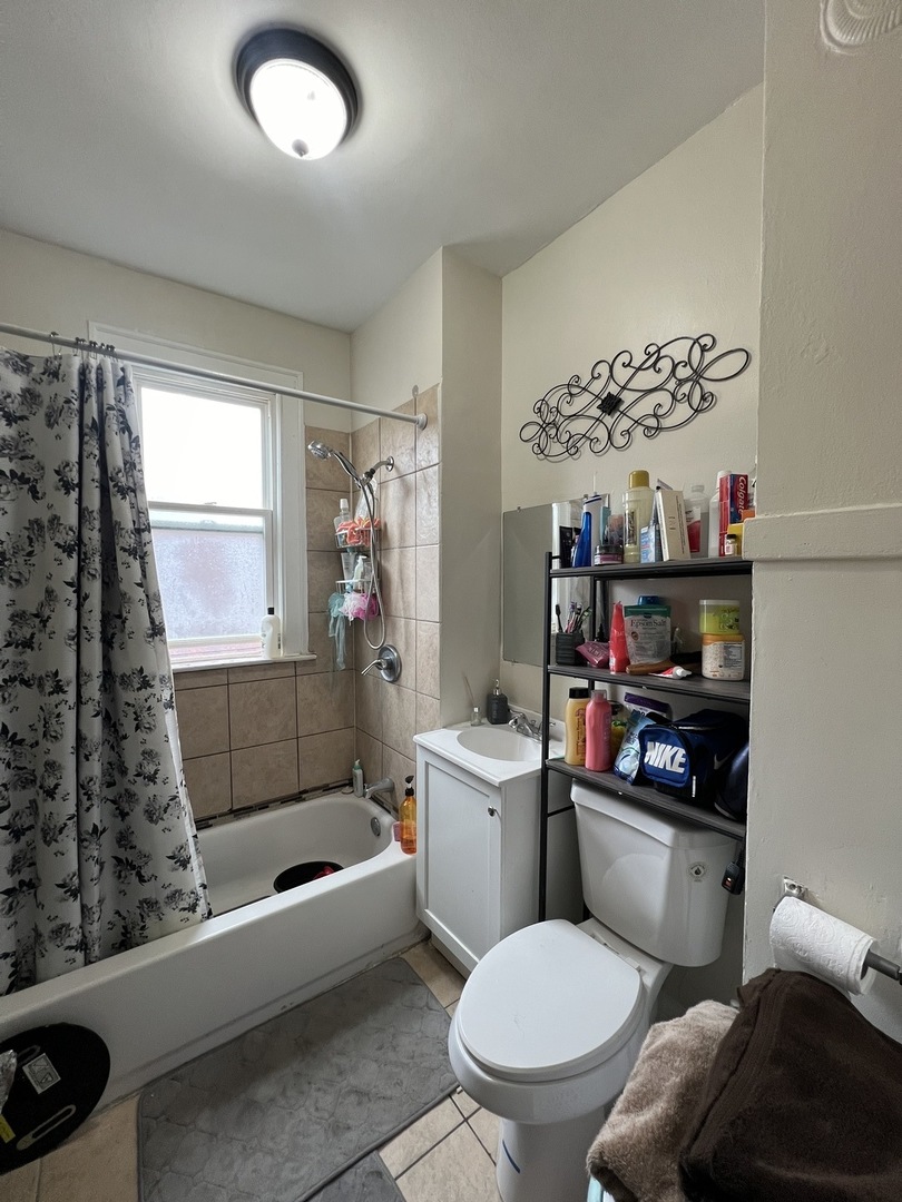 8242 South Houston Avenue Chicago IL 60617