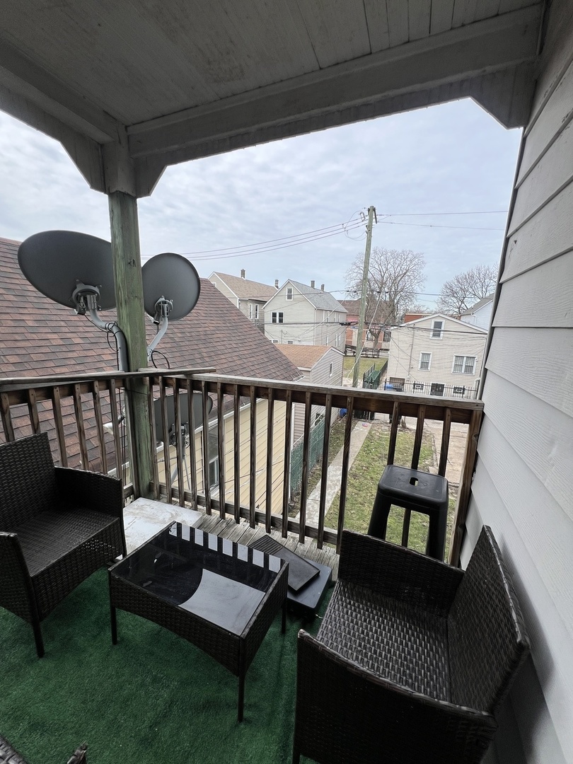 8242 South Houston Avenue Chicago IL 60617