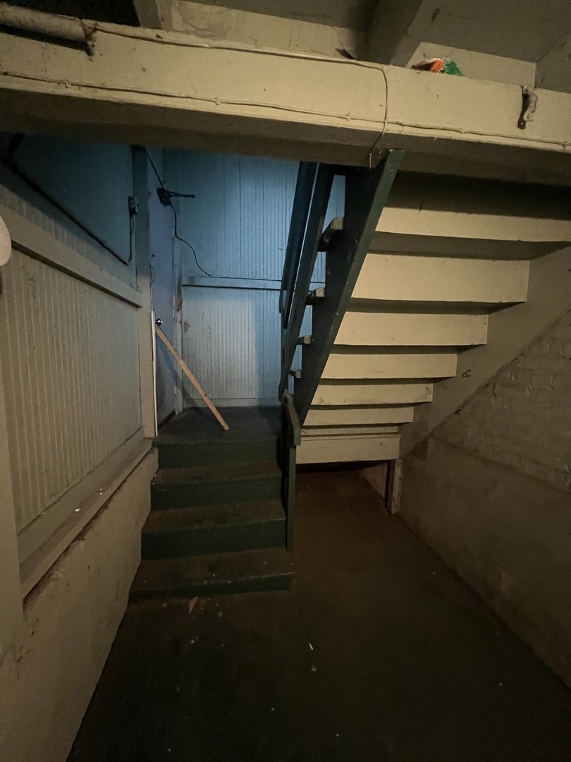 8242 South Houston Avenue Chicago IL 60617