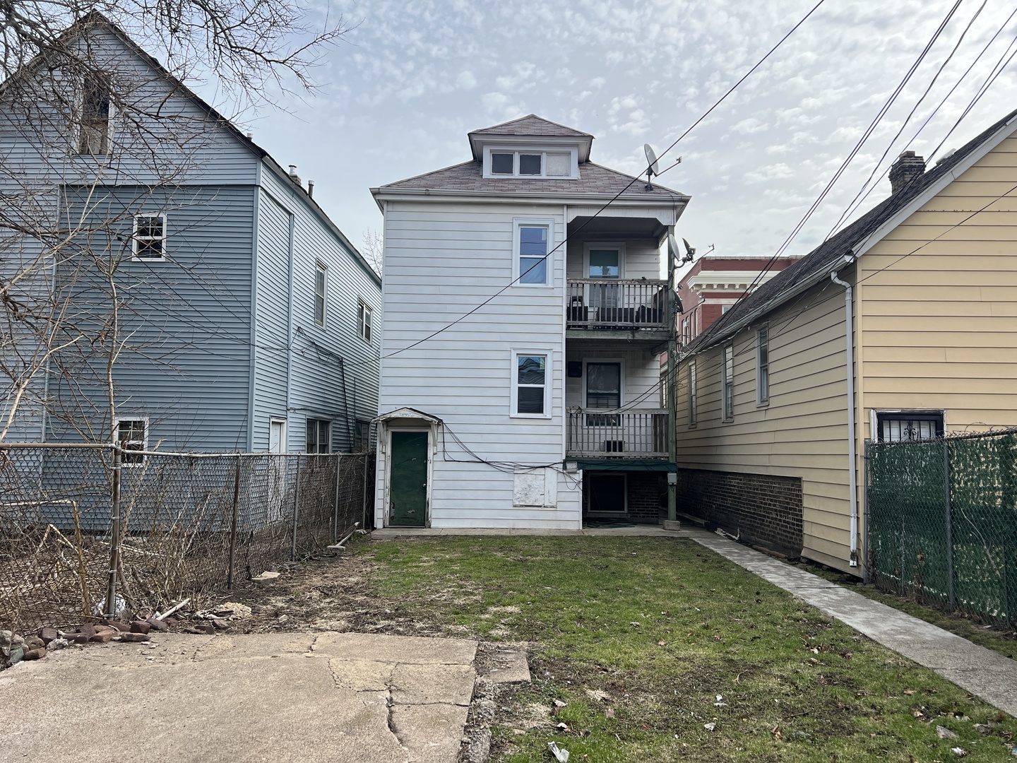 8242 South Houston Avenue Chicago IL 60617