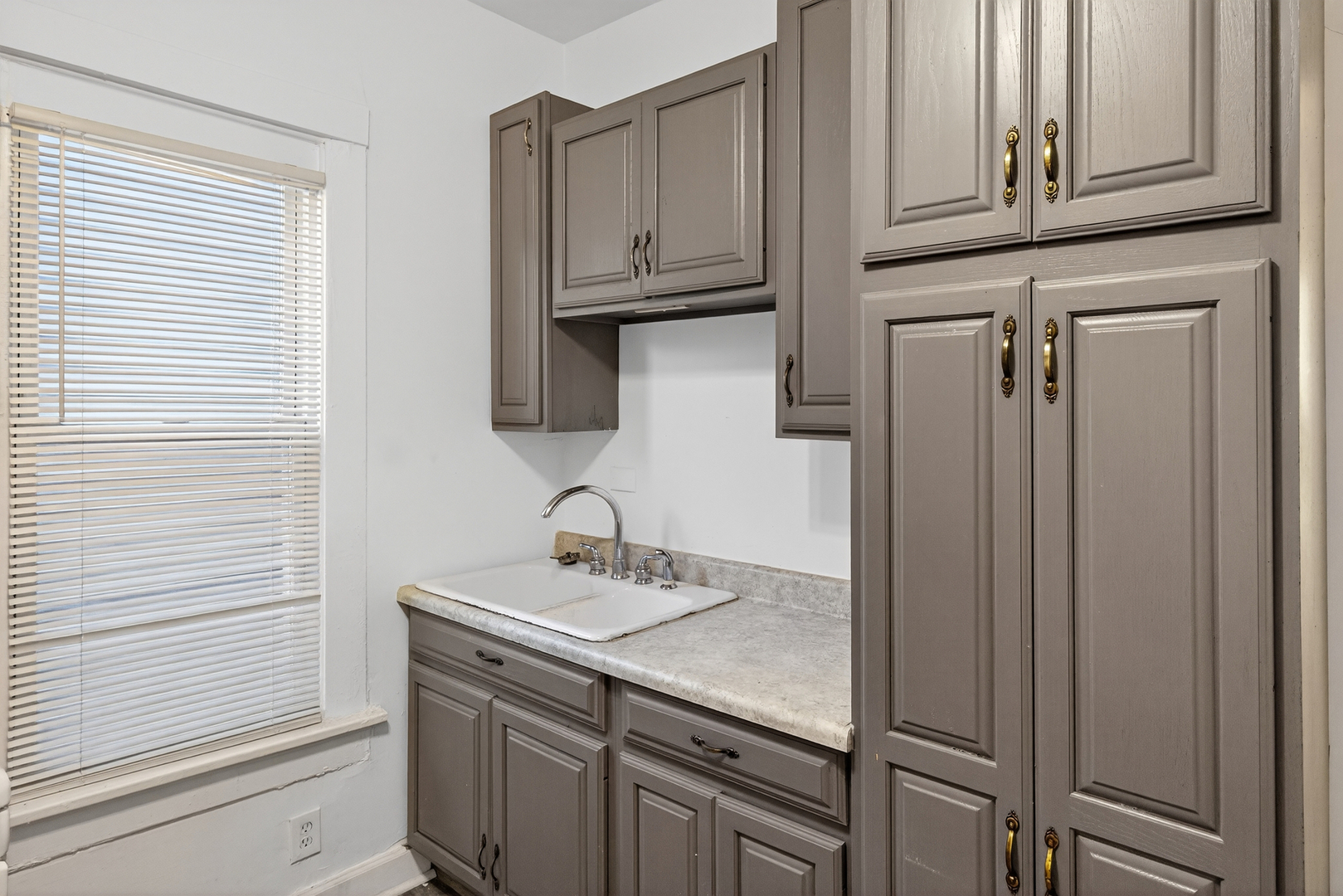824 East 89th Place Chicago IL 60619