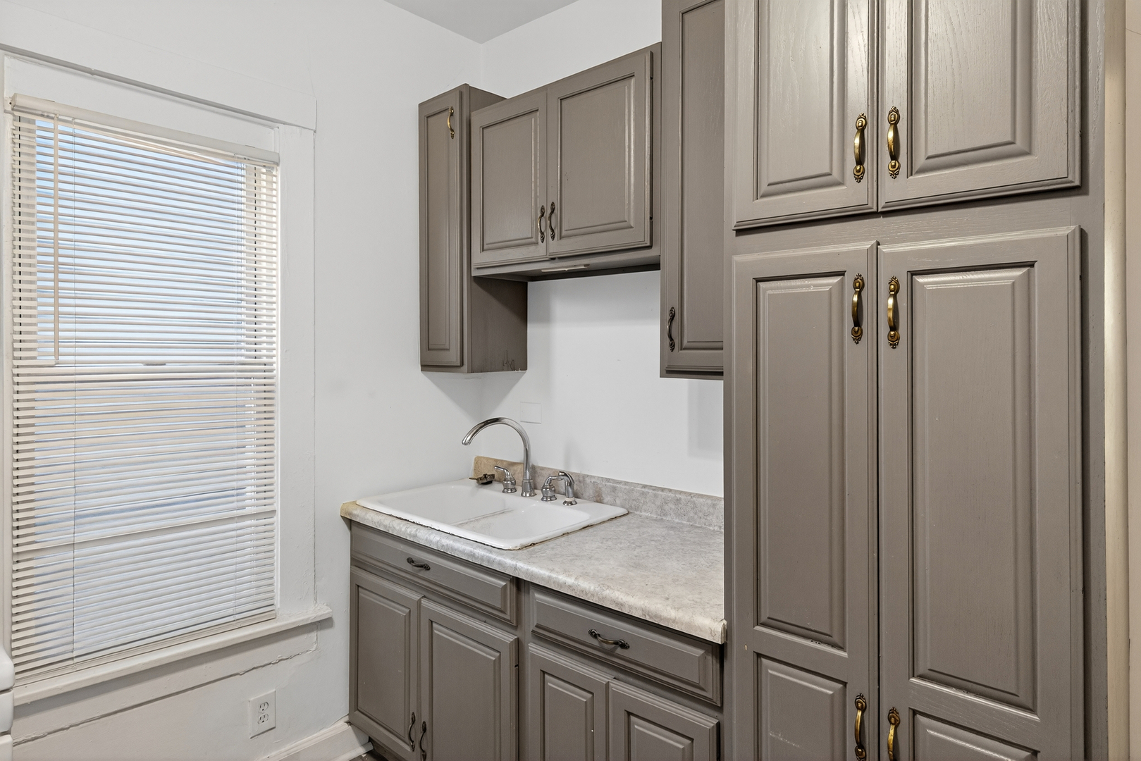 824 East 89th Place Chicago IL 60619