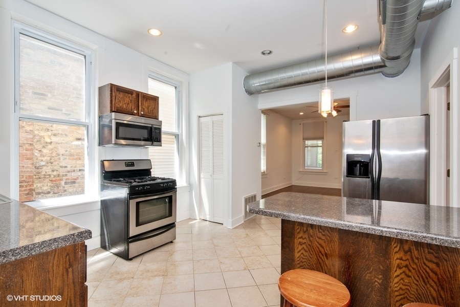 2248 North Southport Avenue Chicago IL 60614