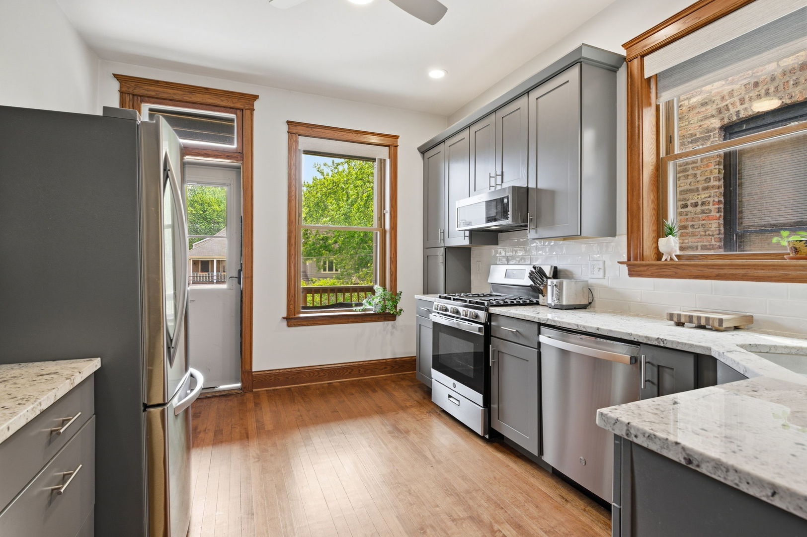 5227 North Glenwood Avenue Chicago IL 60640