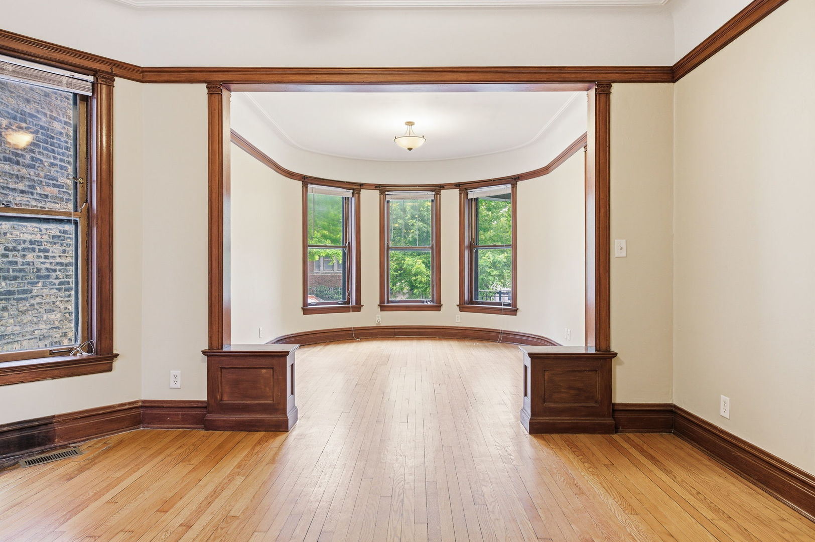 5227 North Glenwood Avenue Chicago IL 60640