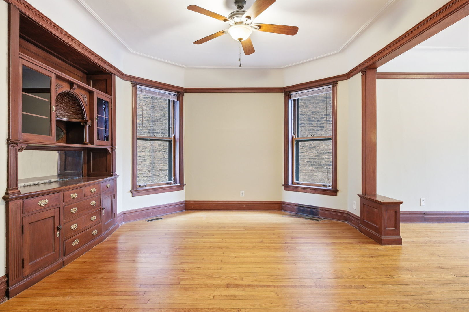5227 North Glenwood Avenue Chicago IL 60640
