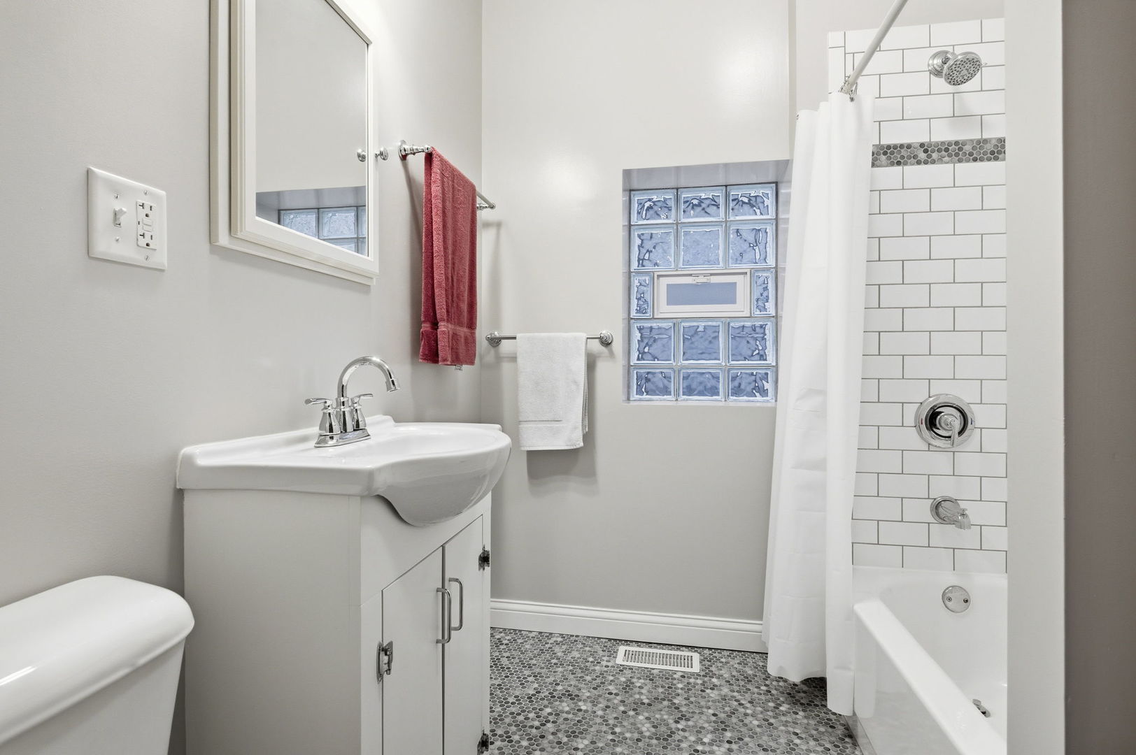 5227 North Glenwood Avenue Chicago IL 60640