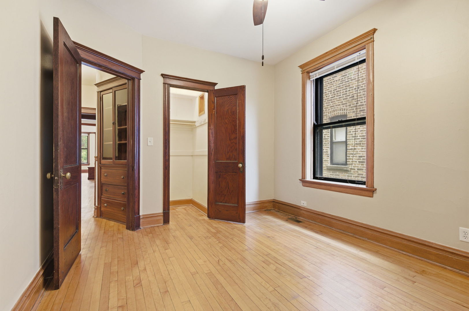 5227 North Glenwood Avenue Chicago IL 60640