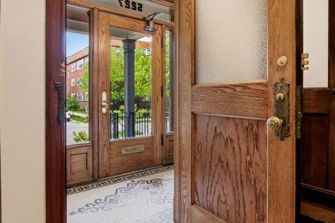 5227 North Glenwood Avenue Chicago IL 60640