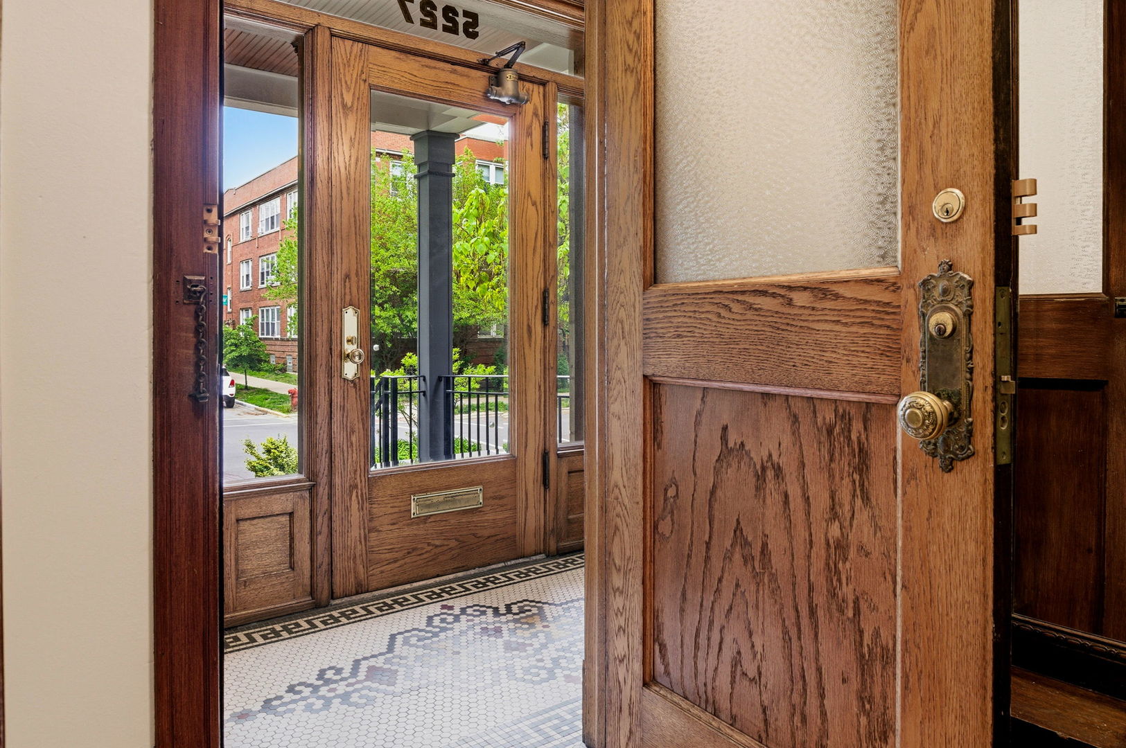 5227 North Glenwood Avenue Chicago IL 60640