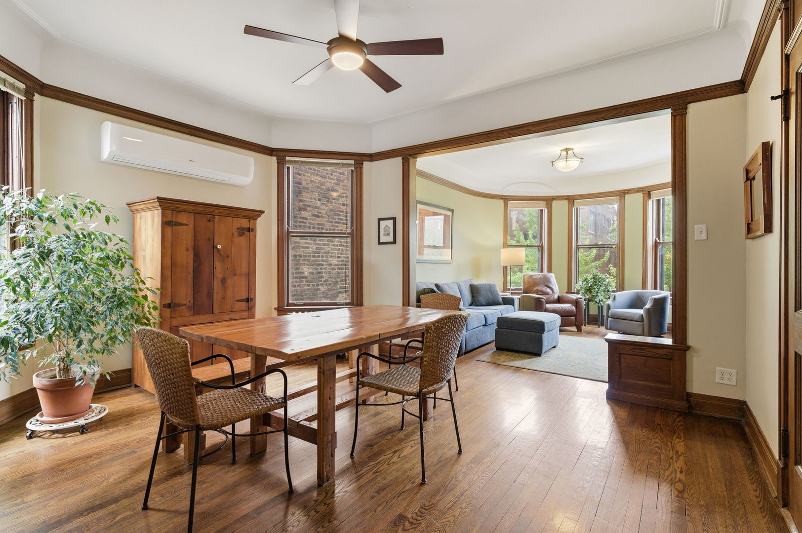 5227 North Glenwood Avenue Chicago IL 60640