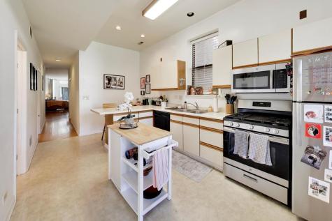 708 West Buckingham Place Chicago IL 60657