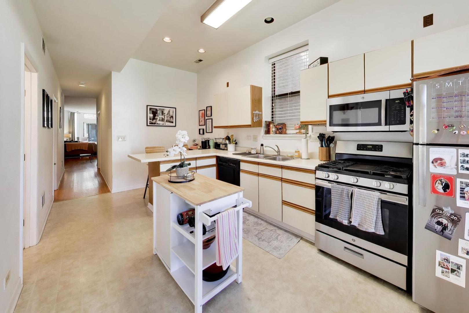 708 West Buckingham Place Chicago IL 60657