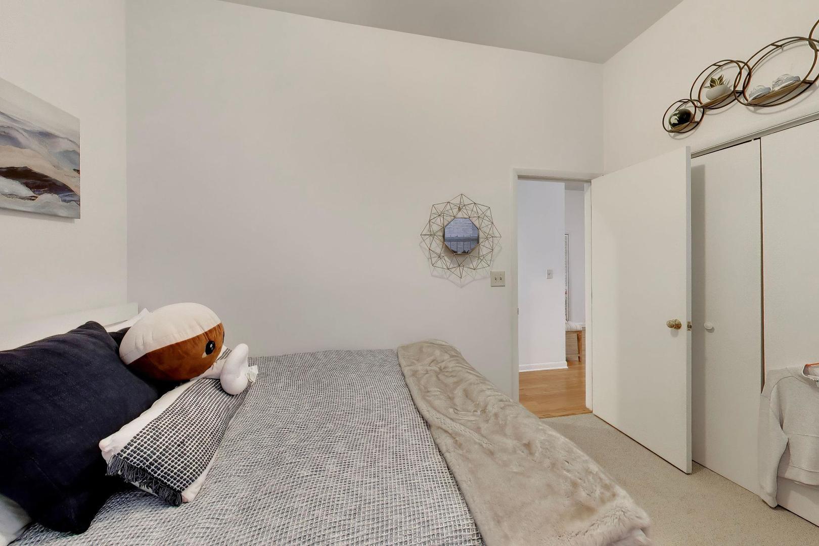 708 West Buckingham Place Chicago IL 60657